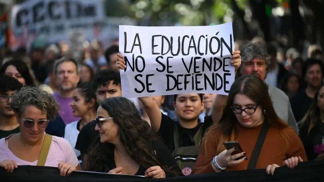 La Marcha Universitaria se enmarca en el rechazo al veto de Javier Milei a la ley de financiamiento de las universidades y al ajuste en partidas