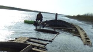Por la bajante hallan un barco hundido en 1921