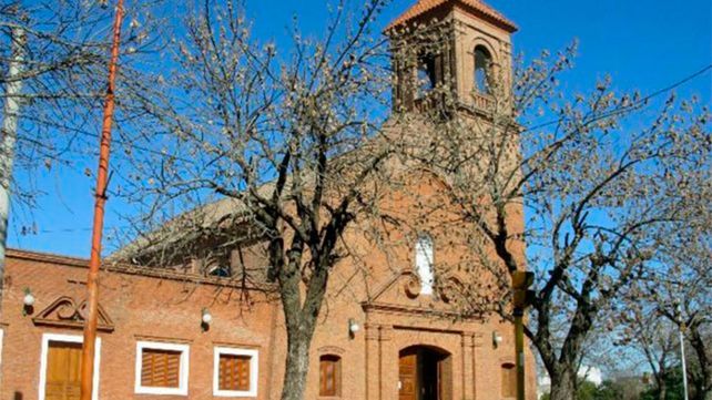 Apartaron a un cura de su cargo por seducir a una adolescente