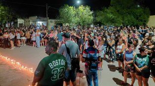 Los vecinos de San Cristóbal prendieron velas la noche del ataque.