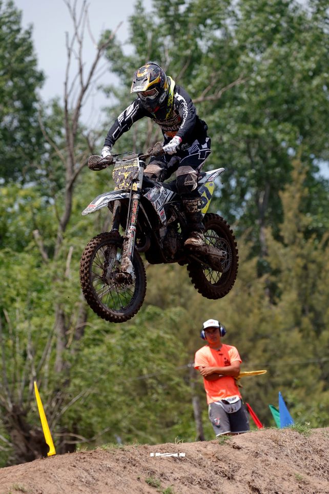 "La moto es mi cab&ntilde;le a tierra", confes&oacute; el campe&oacute;n Villacreces.