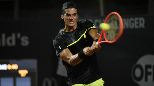 Federico Coria tuvo un duro debut en el torneo de tenis de rosario y lo superó con un triunfo en tres sets.