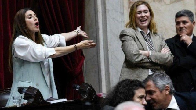 Cruce entre las diputadas Lilia Lemoine y Marcela Pagano durante la exposición de Guillermo Francos en el Congreso. Cruce entre las diputadas Lilia Lemoine y Marcela Pagano durante la exposición de Guillermo Francos en el Congreso.