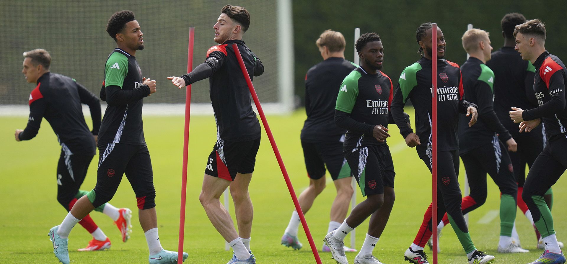 Jugadores del Arsenal durante un entrenamiento en Londres, Inglaterra, el martes 6 de mayo de 2025, antes del partido de vuelta de las semifinales de la Champions League entre el Paris Saint-Germain y el Arsenal el miércoles. (Foto AP/Kirsty Wigglesworth) Jugadores del Arsenal durante un entrenamiento en Londres, Inglaterra, el martes 6 de mayo de 2025, antes del partido de vuelta de las semifinales de la Champions League entre el Paris Saint-Germain y el Arsenal el miércoles. (Foto AP/Kirsty Wigglesworth)