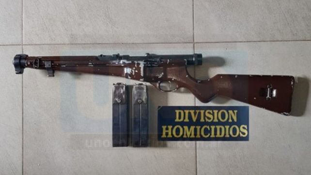 En un allanamiento encontraron una peligrosa arma de guerra capaz de disparar 150 tiros consecutivos