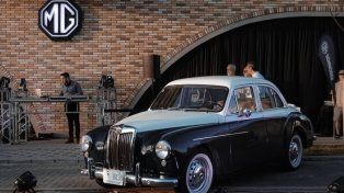El concesionario de Giorgi MG exhibió autos clásicos y modelos modernos.