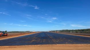 Cabe recordar que la obra de construcción y readecuación del Aeropuerto Comodoro Pierrestegui, de Concordia, es financiada por el gobierno provincial mediante un crédito BID, con una inversión que alcanza los 32 millones de dólares.&nbsp;