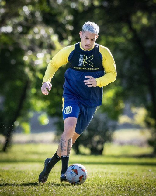 Enzo Copetti hasta aquí sólo pudo entrenar en Central. Este domingo ya tendrá la chance de jugar.