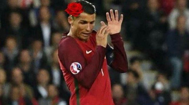 Lluvia de memes por la extraña pose de Cristiano Ronaldo