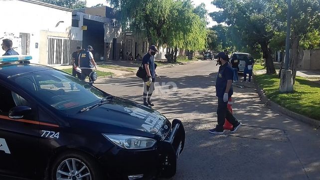 Balearon a dos muchachos en un ataque demencial en el barrio Centenario