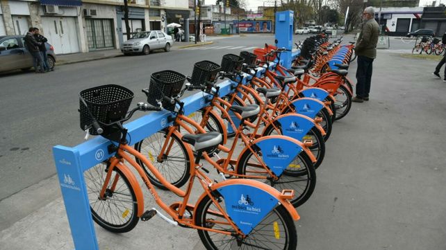 La intendenta inauguró las nuevas estaciones de la red pública de bicicletas