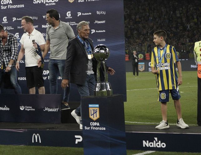Russo y su emoción, en la coronación en Santiago del Estero, donde Central gritó 