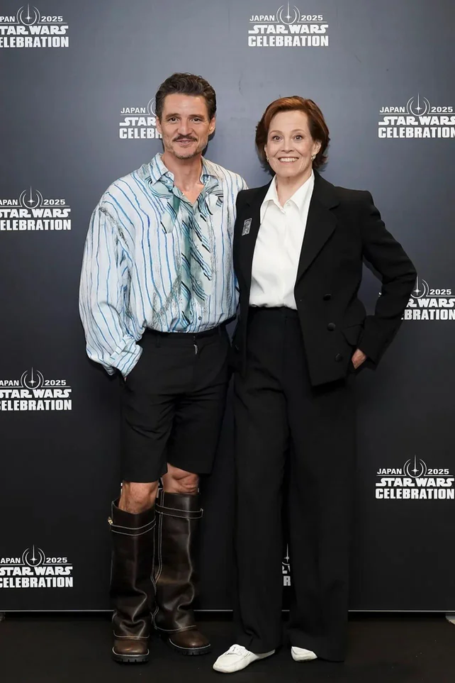 En abril Pedro Pascal utilizó un outfit de Acne Studios para un evento de Star Wars en Japón    