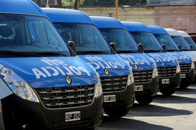 El gobierno incorporó 9 minibuses para la Policía de la provincia