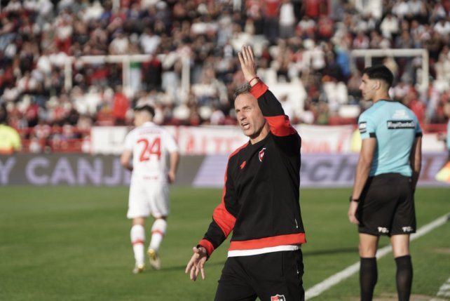 El último interinato de Lucas Bernardi en Newells fue a fines de 2025.