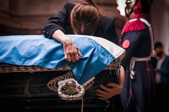 La intimidad del velatorio de Carlos Menem en imágenes