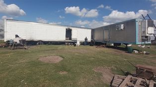 El trailer donde estaban alojados tres adultos y tres menores, que trabajaban en un emprendimiento agropecuario.&nbsp;