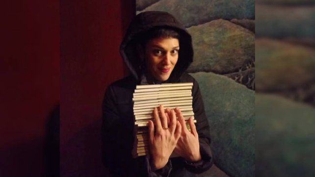 La escritora paranaense Mariana Bolzán ganó el Premio Fray Mocho con su primera novela Horizonte de Sucesos
