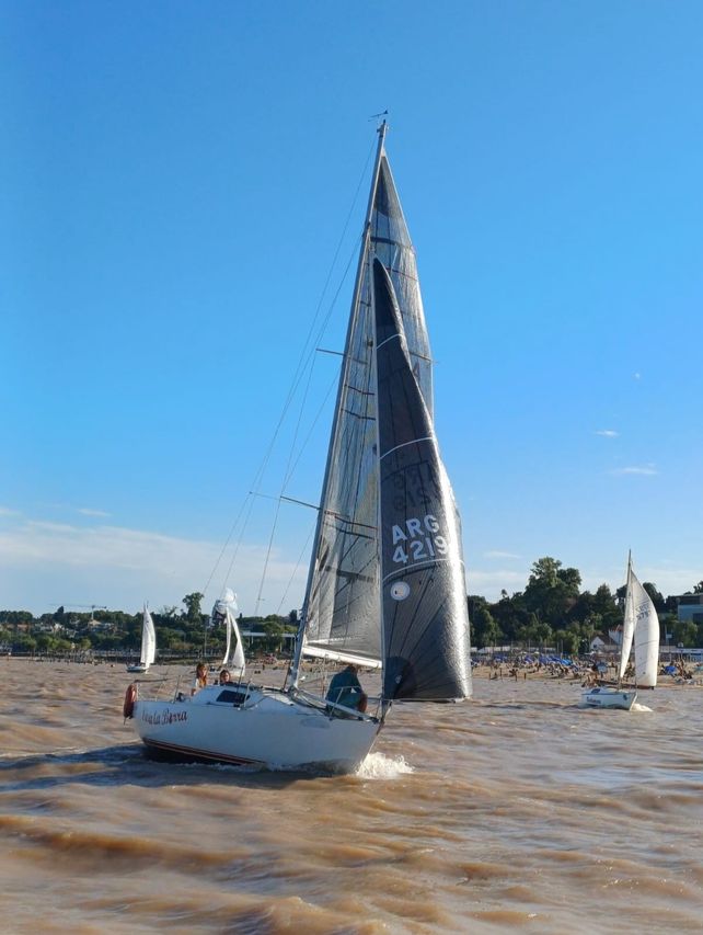 El río a pleno: la tradicional regata Rosario-Arroyo Seco vuelve a salir a escena