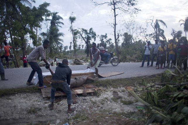 El paso del huracán Matthew dejó más de 800 muertos en Haití