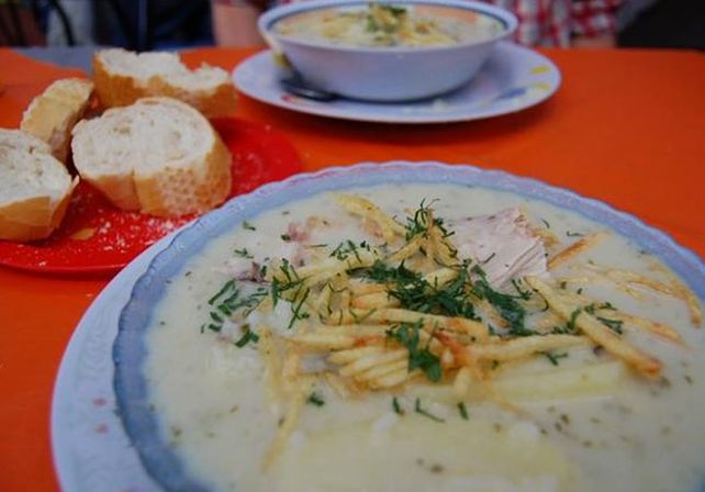 Así se hace la Sopa de Maní, uno de los platos que pidió Francisco en Bolivia