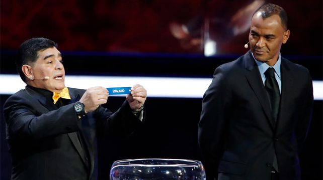 El Diego criticó la Selección, ante la atenta mirada de Sampaoli