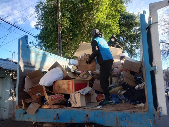 Las cuadrillas del municipio desplegaron el retiro de basura y chatarra en camiones