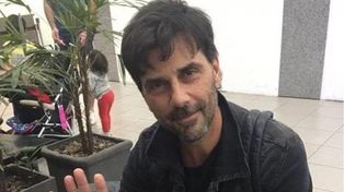 Juan Darthés tomó un vuelo desde Rosario y se fue a Brasil