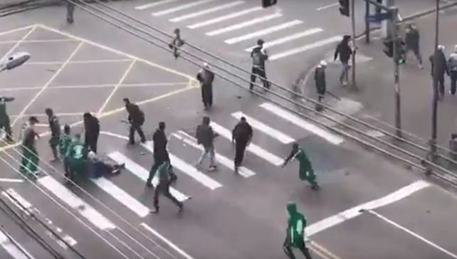 Mirá la feroz pelea entre hinchas de Corinthians y Coritiba