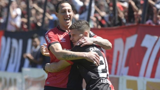 Rendidores. Lema abraza a Fernández