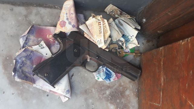 Policía frustró un asalto, persiguió y se tiroteó con el ladrón, y lo hirió con un balazo