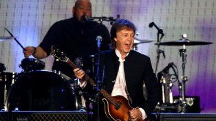 Paul McCartney desató la euforia de sus fanáticos al llegar a Argentina.