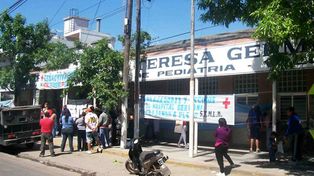 Tres vecinos matan a golpes a una joven por atacar casas y un negocio