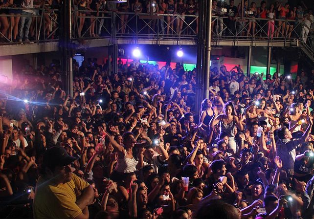 Sin alcohol. Los locales pueden abrir