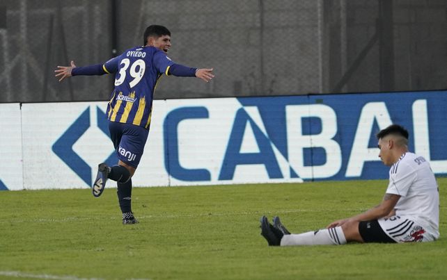 Fabricio Oviedo no jugó mucho en el ciclo de Russo, pero el DT lo quiere mantener.