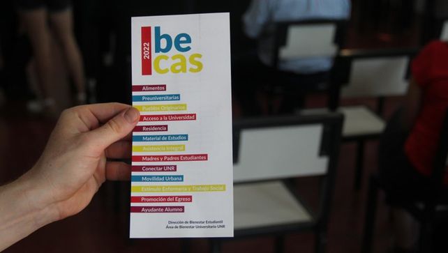 La UNR lanzó el Programa de Becas 2022