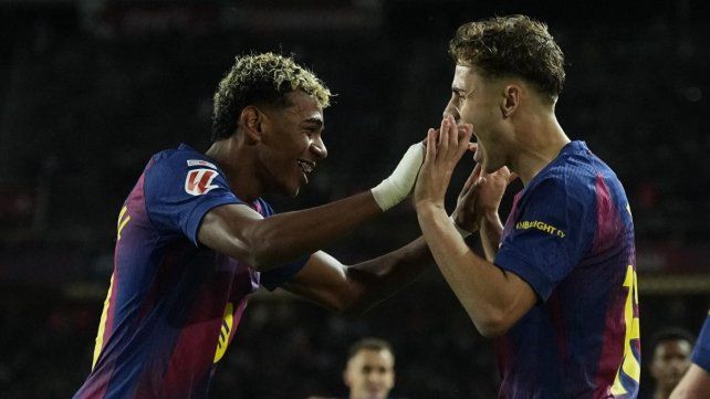 Barcelona derrotó a Elche y no le pierde pisada a Real Madrid en La Liga de España