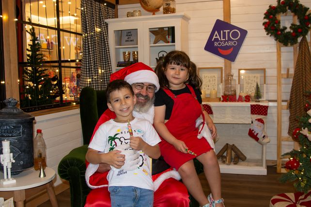 Tomás Blanco, Papa Noel y Emilia Puppo.