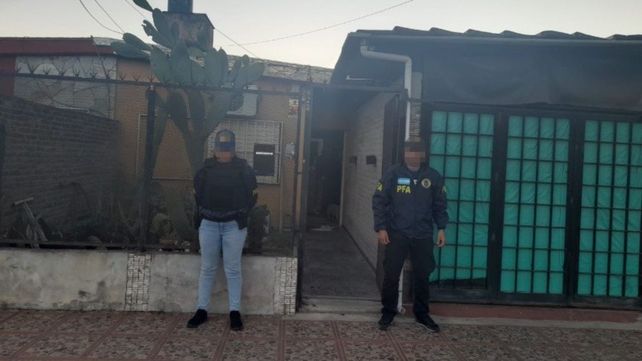 Un inspector municipal fue detenido tras el allanamiento en Chaparro al 900