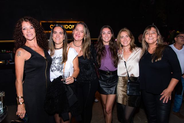 Ale Romano Florencia Pasquale, Norma Castro, Daniela Zvicer, Carina Dominguez y  Judith Santos 