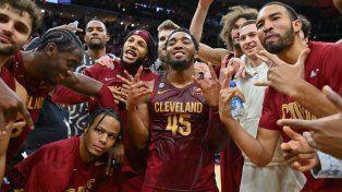 El base de Cavaliers Donovan Mitchell marcó 71 puntos en el triunfo ante Chicago