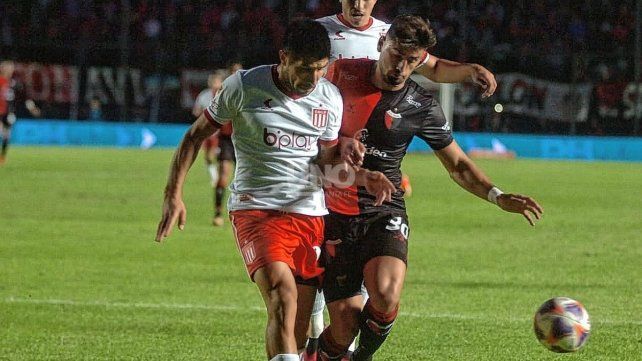 Santiago Pierotti llegó a las cinco tarjetas amarillas y no podrá jugar en el partido que Colón enfrentará a Rosario Central.