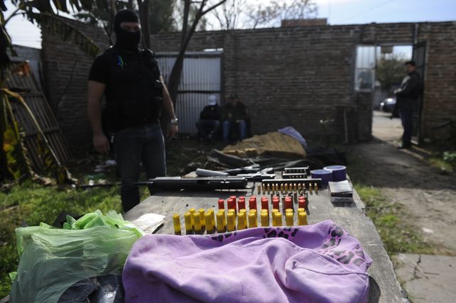 Junio de este años. Allanamiento en zona sur. Armas y droga en Mellián y pasaje 509