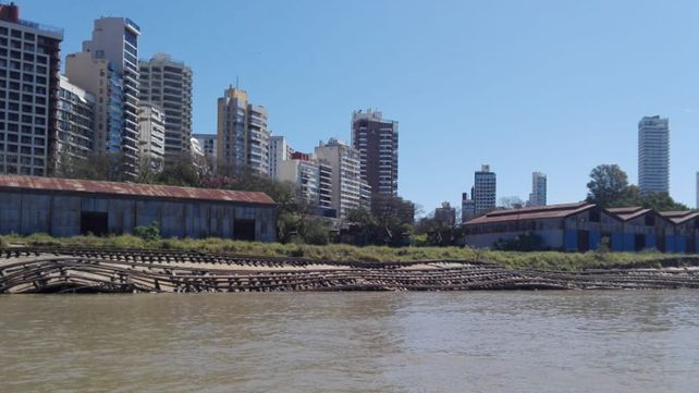 Recuperación. La costa rosarina muestra imágenes de abandono y desidia