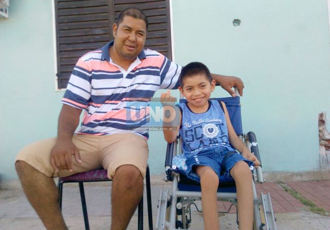 El papá de Camilo Albornoz pide que el Iosper le reconozca el pago de la cuidadora