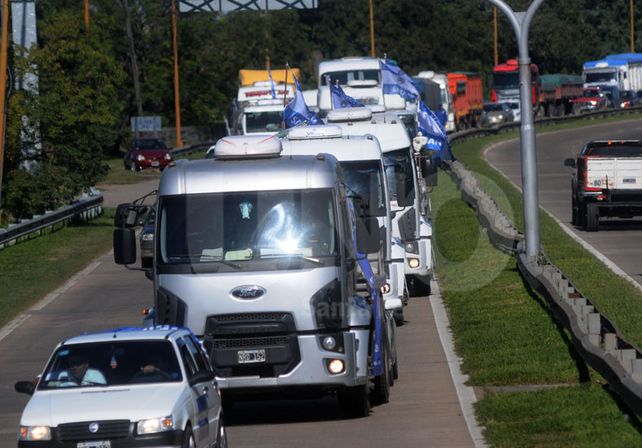 Camioneros llegaron a Santa Fe para reclamar una solución a la crisis de la lechería