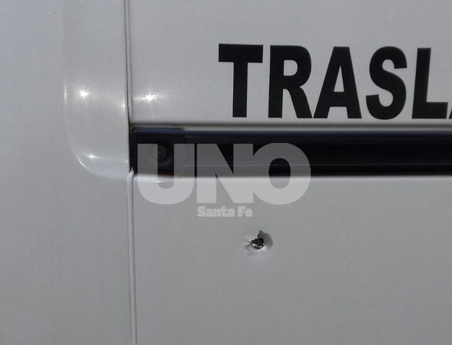 Atacan a tiros al vehículo que trasladaba a los acusados por el crimen del Pájaro Cantero