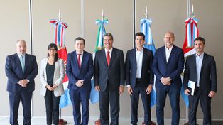 El gobernador Omar Perotti junto al Ministro Wado de Pedro y los gobernadores de Chaco y Santiago del Estero.