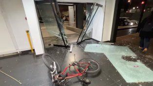 Manifestantes entraron al edificio de TN y El Trece y provocaron destrozos