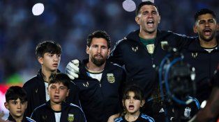 La emoción de Messi y Scaloni en el Himno Nacional Argentino frente a Benín